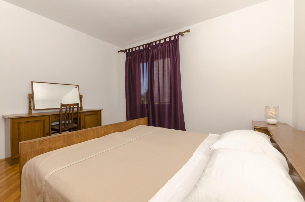Apartments Katica Примоштен Екстер'єр фото