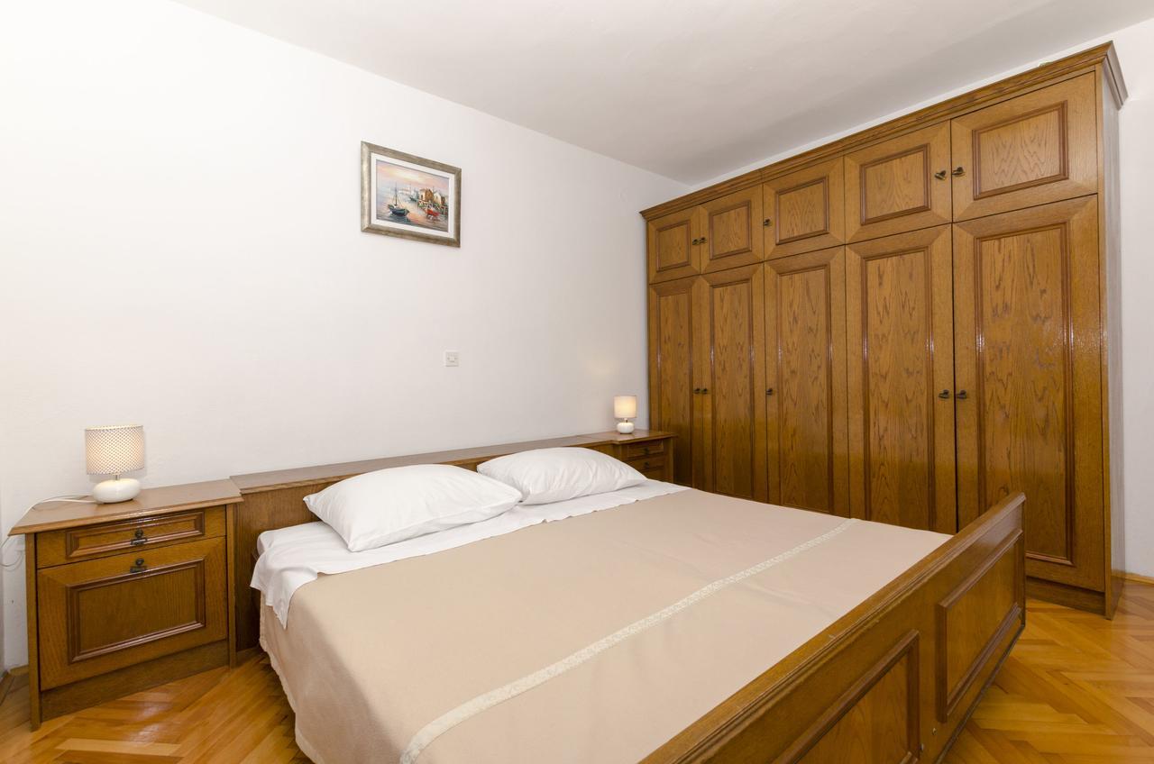 Apartments Katica Примоштен Екстер'єр фото