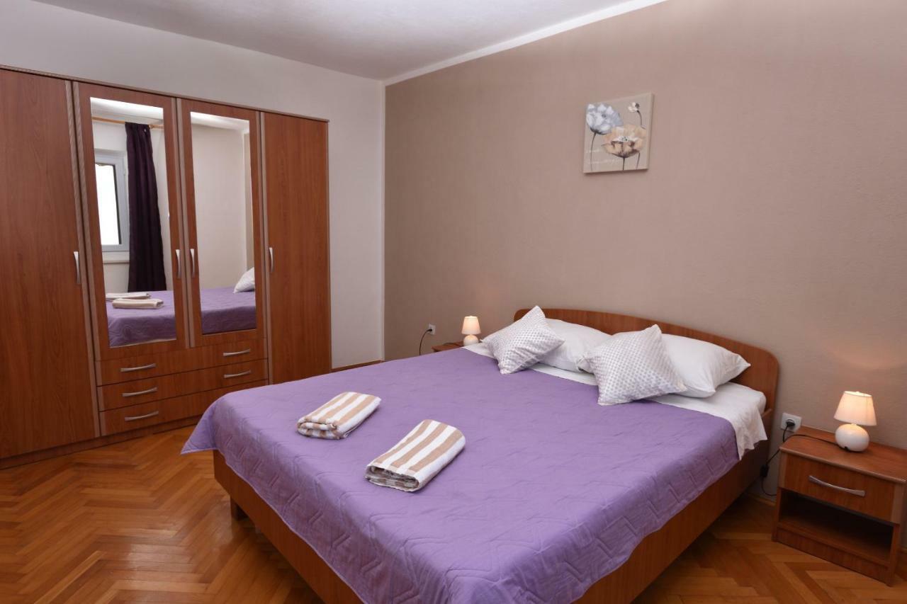 Apartments Katica Примоштен Екстер'єр фото