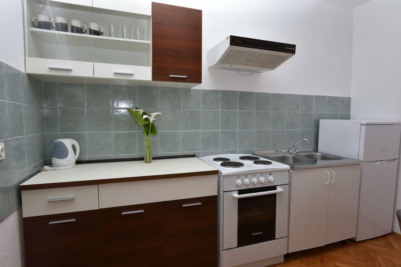 Apartments Katica Примоштен Екстер'єр фото