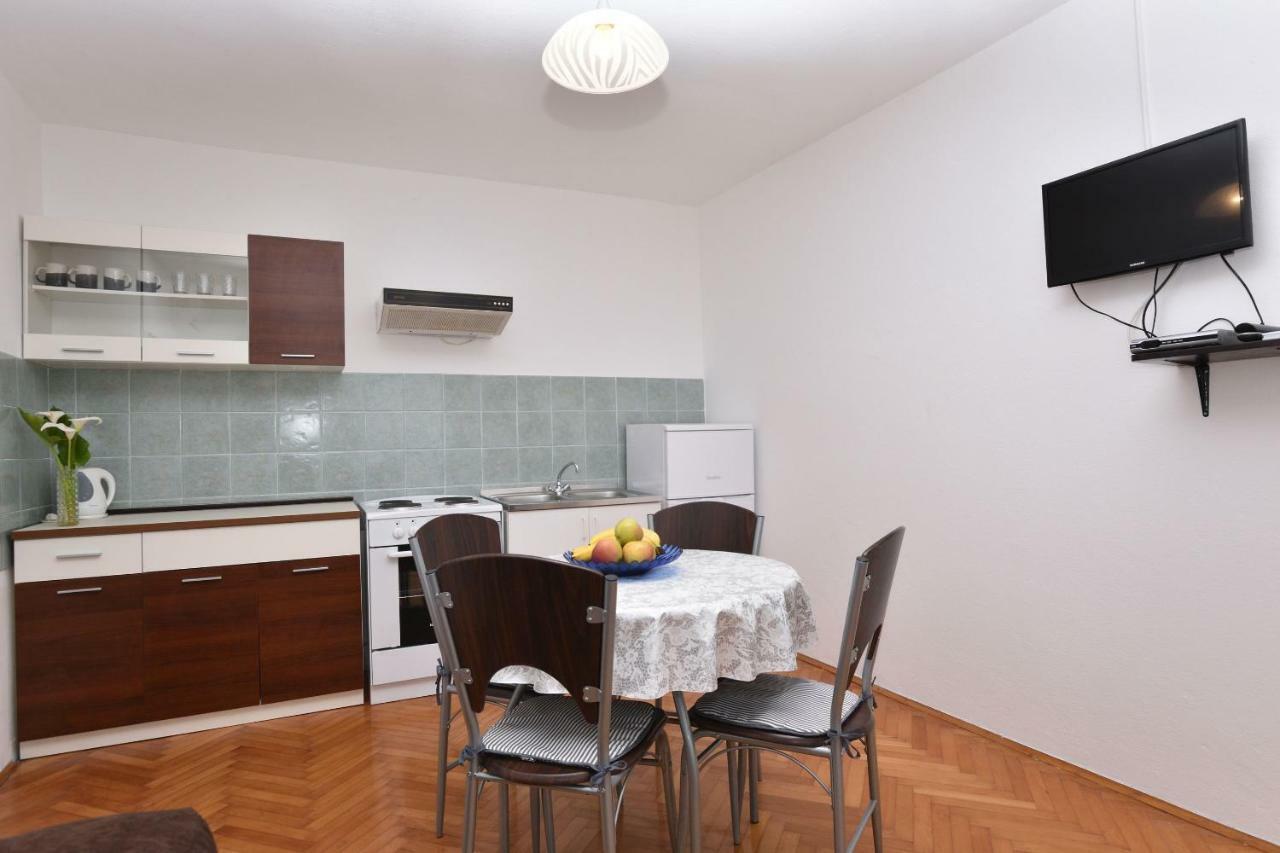 Apartments Katica Примоштен Екстер'єр фото